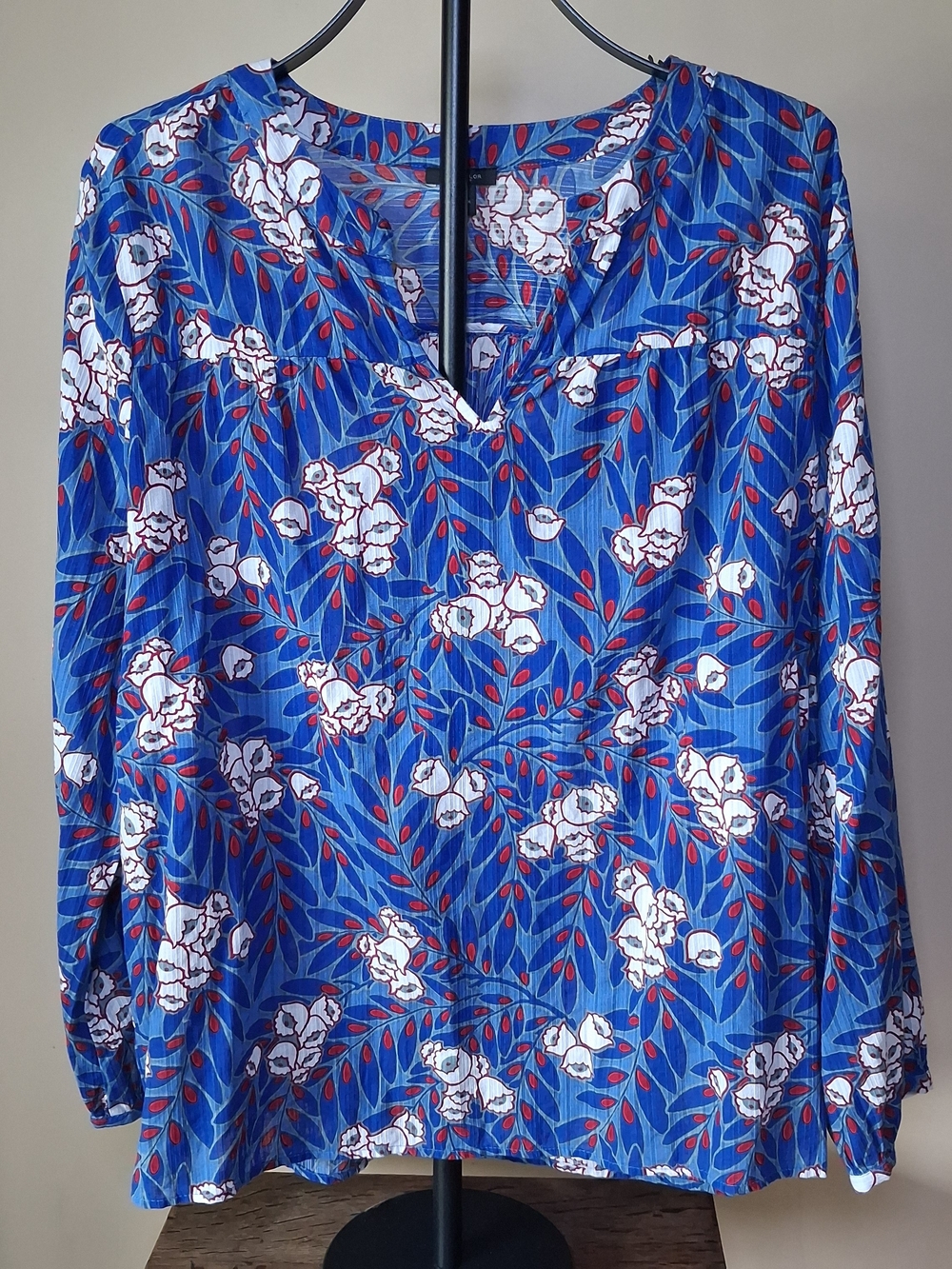 Ann Taylor Outlet Women’s Red, White & Blue Floral V-Neck Top; Sz L; 100% Cotton